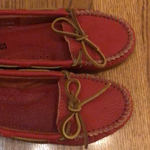 MINNETONKA Red Moccasins size 6 - Picture 3 of 5